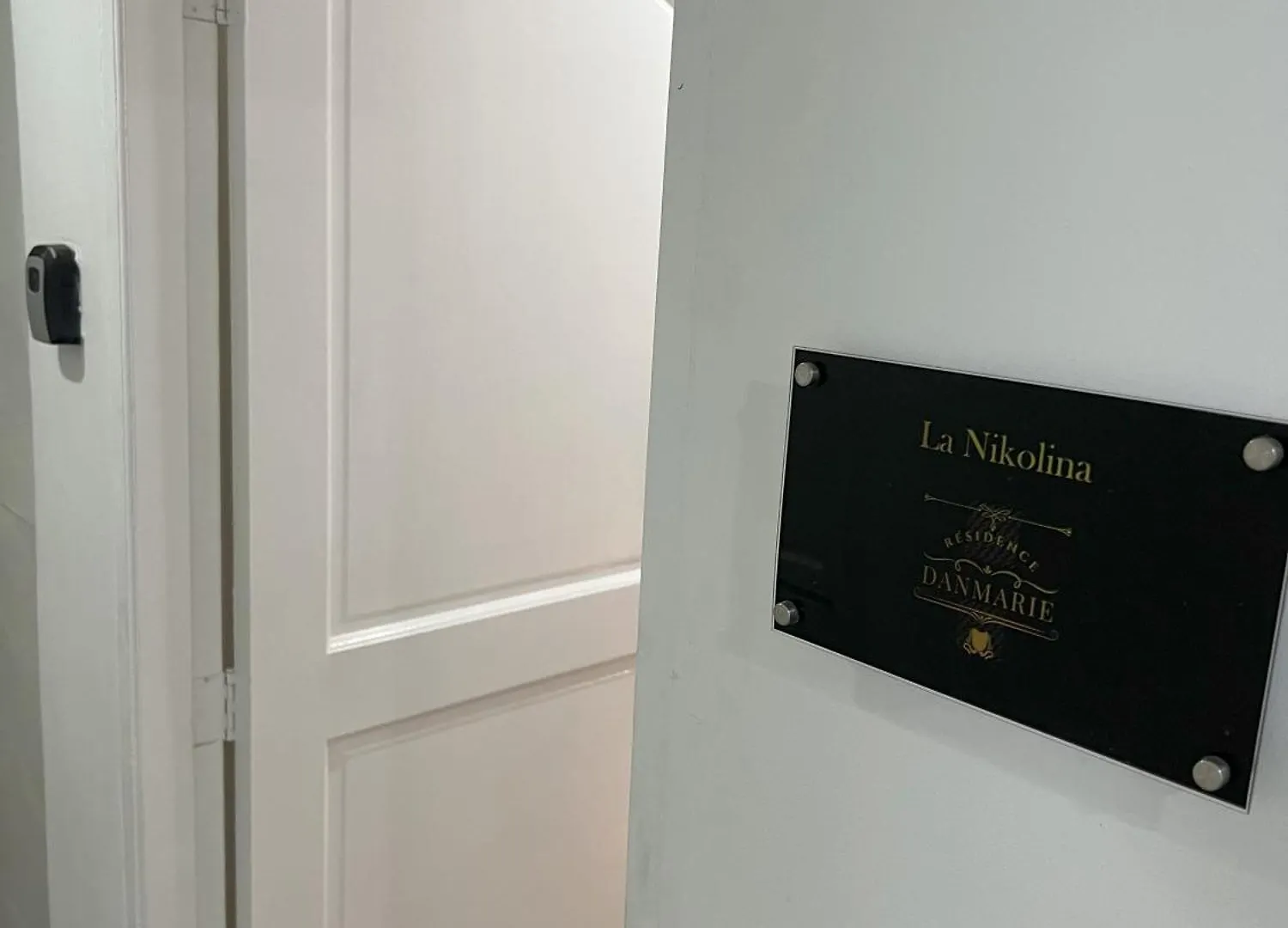 La Nikolina - Near Manila Adventist Medical Center, Pasay Apartment