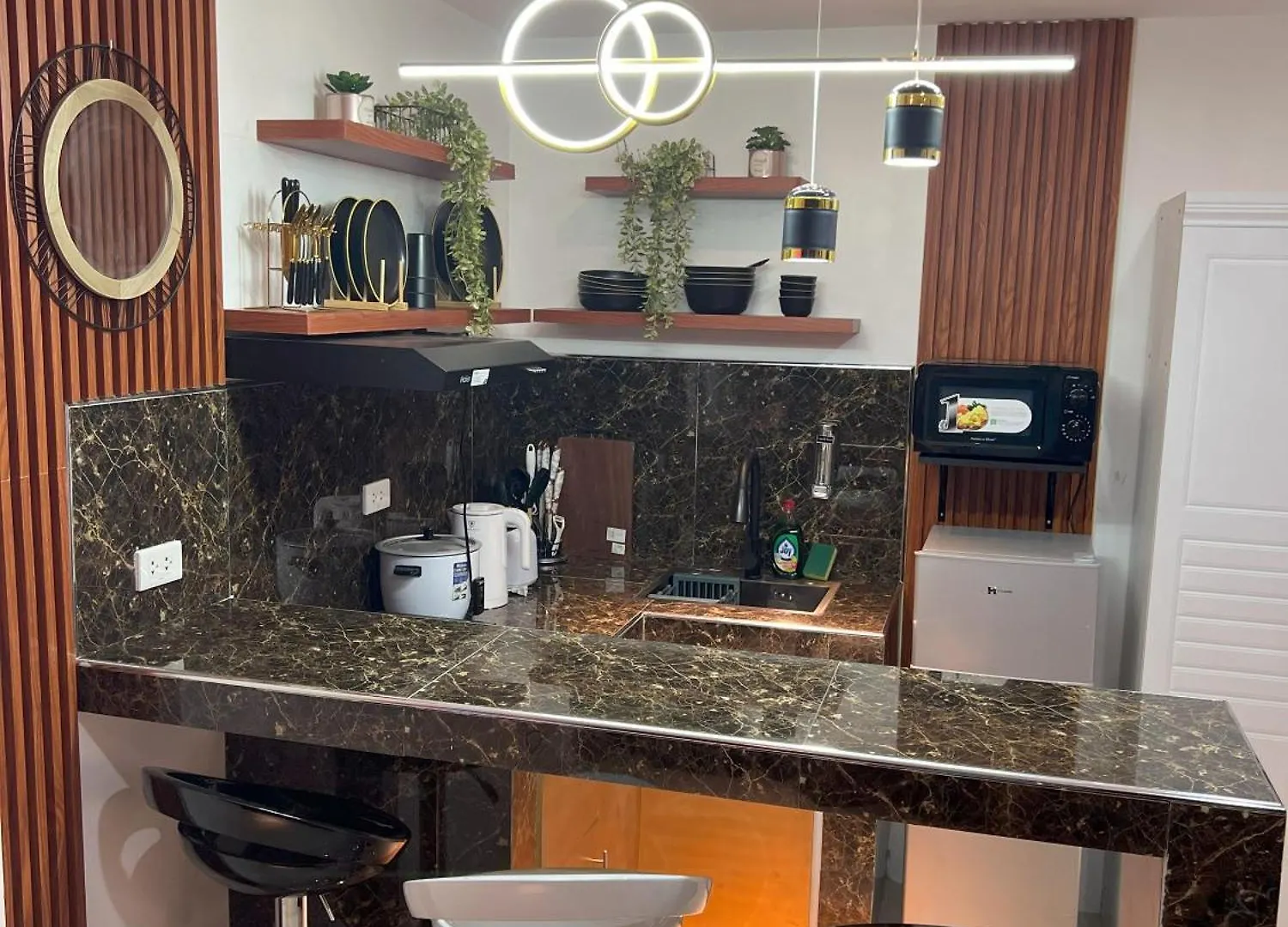 La Nikolina - Near Manila Adventist Medical Center, Pasay contacts